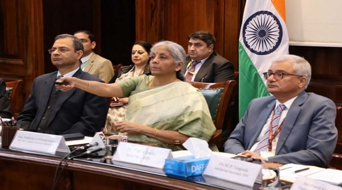 निर्मला सीतारमण ने 1,000 करोड़ रुपये की बुनियादी ढांचा परियोजनाएं लॉन्च कीं